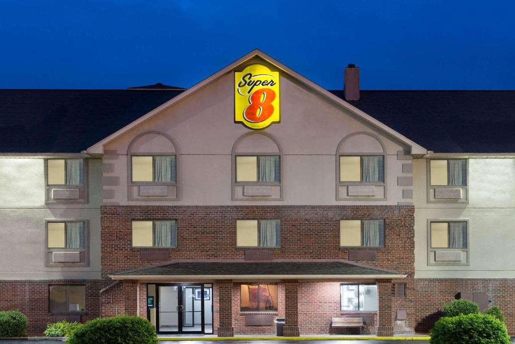 Super 8 by Wyndham Morgantown Main image 1